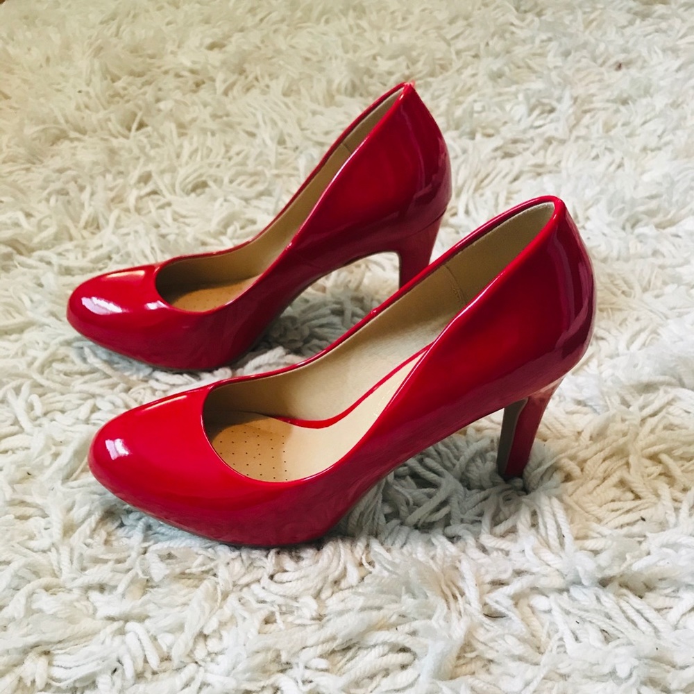 Chic Red Patent Leather Heels - Picture 3 of 10